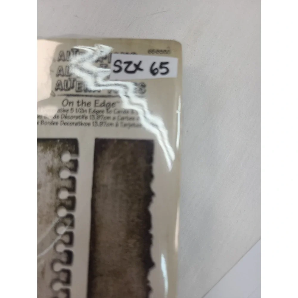 Sizzix Tim Holtz Alterations On the Edge Cutting Die Torn Notebook 658555
